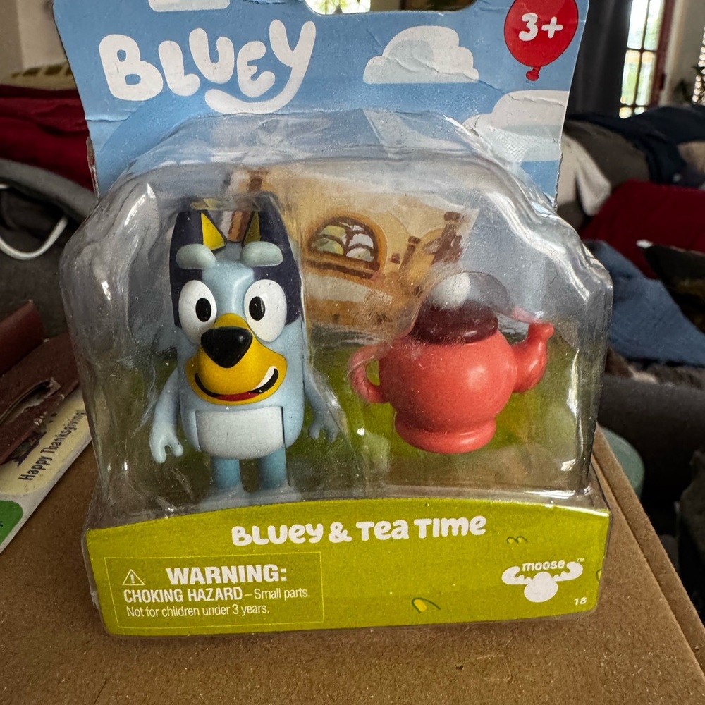 Bluey & Tea Time Playset - with teapot and backdrop.